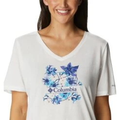 COLUMBIA Women's Bluebird Day Relaxed V-Neck Tee -Fierce Femme 2085706 101 alt4